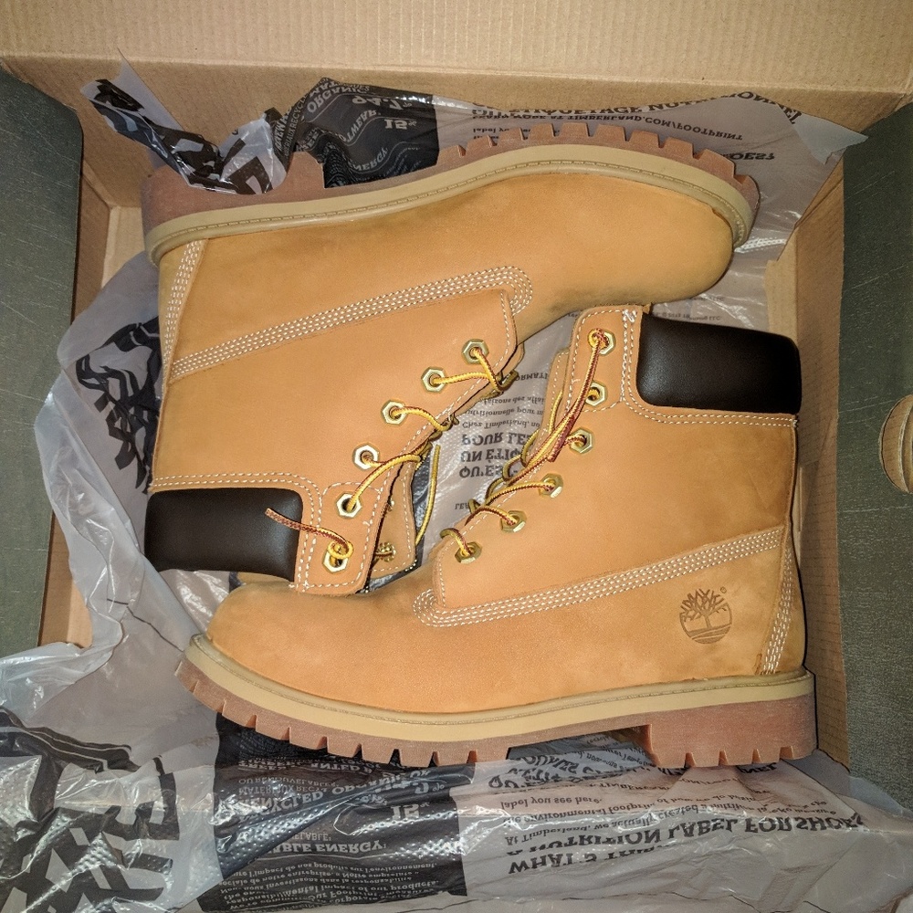 🔥New Timberlands boots authentic 5.5 youth